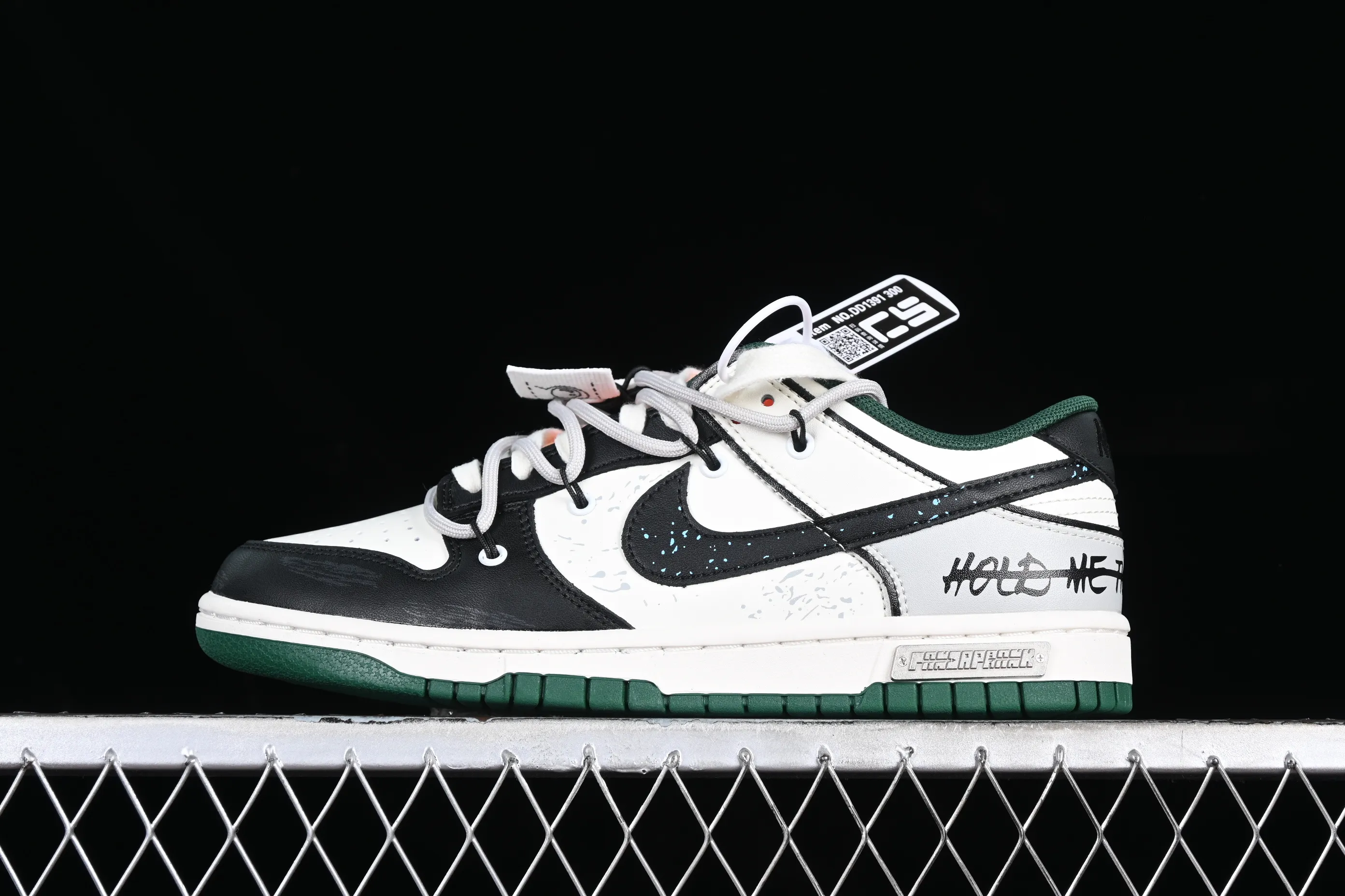 All Categories Nk SB Dunk Series Nk SB Dunk Low Low-top sneakers CS version Nk Dunk Low "Miami Hurricanes" Space Exploration Star Trek Customized version of deconstructed straps retro distressed low-top sneakers DD1391-300